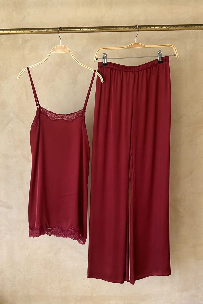 LILYA Essentia Pants - Merlot Red